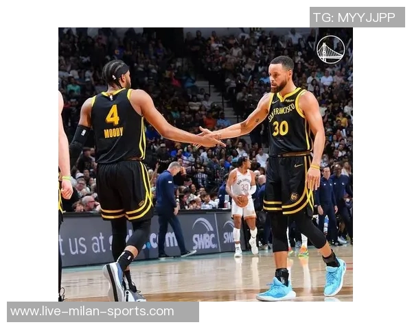 勇士半场领先马刺4分穆迪小佩顿表现出色文班奋力追分